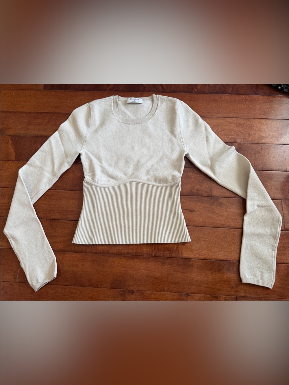 Aritzia Cream Ribbed-Waist long sleeve size XS (can fit up to medium)
